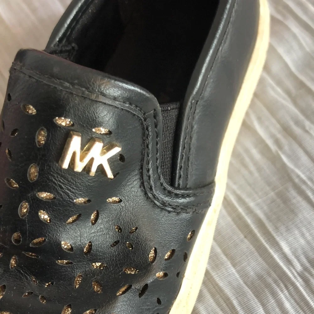 MICHAEL KORS Jem Olivia toddler girls size 8 navy blue & gold eyelet sneakers
